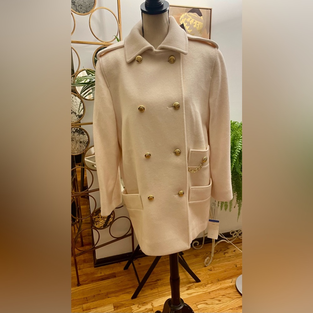 Winter White Walking Coat by ilie wacs.